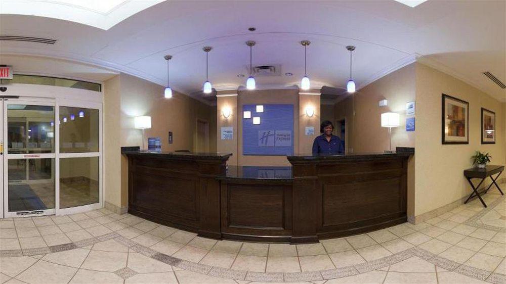 Holiday Inn Express Hotel & Suites Dublin By Ihg Buitenkant foto
