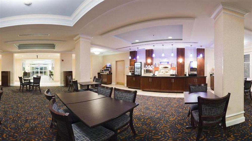 Holiday Inn Express Hotel & Suites Dublin By Ihg Buitenkant foto