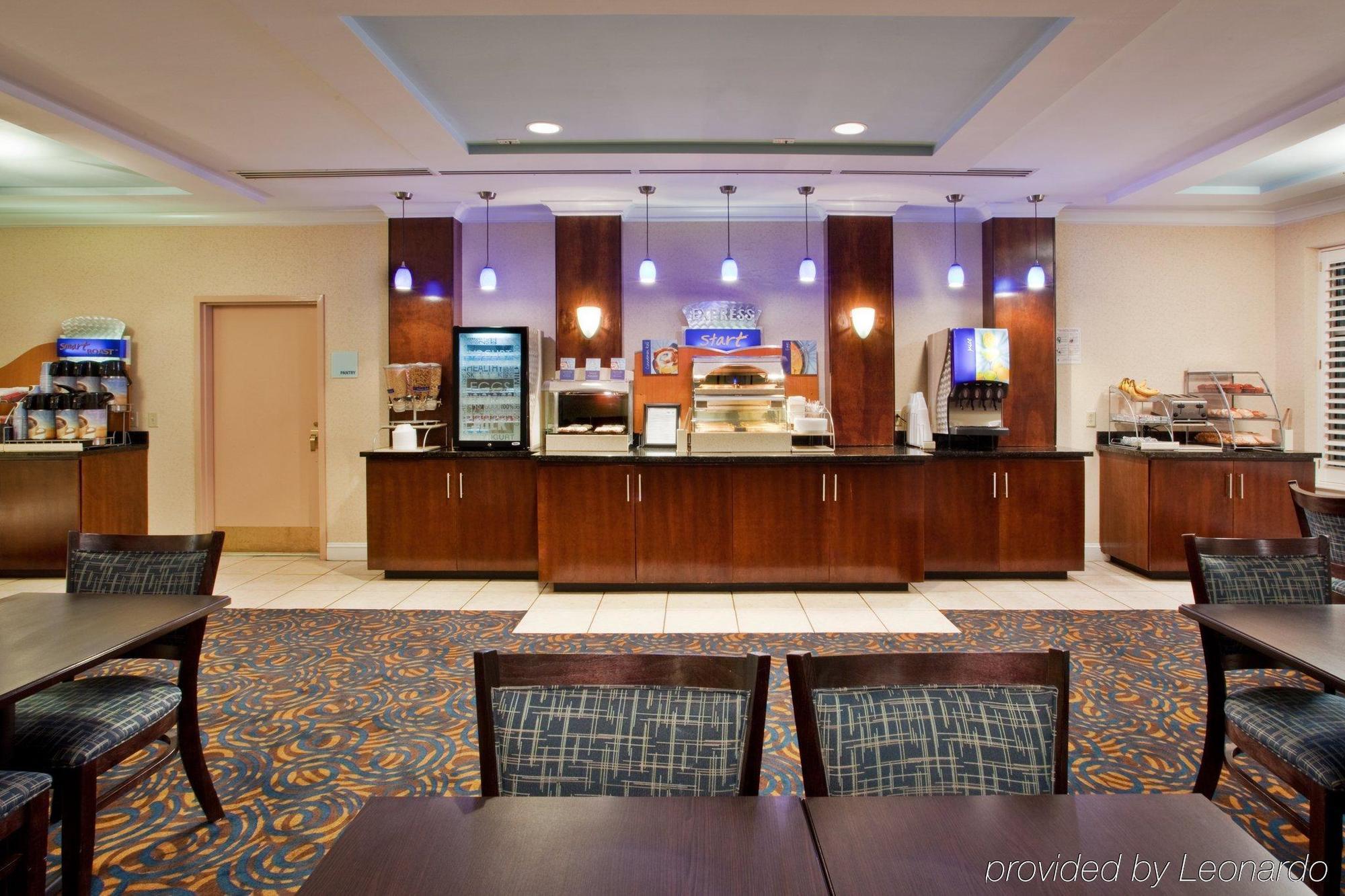 Holiday Inn Express Hotel & Suites Dublin By Ihg Buitenkant foto
