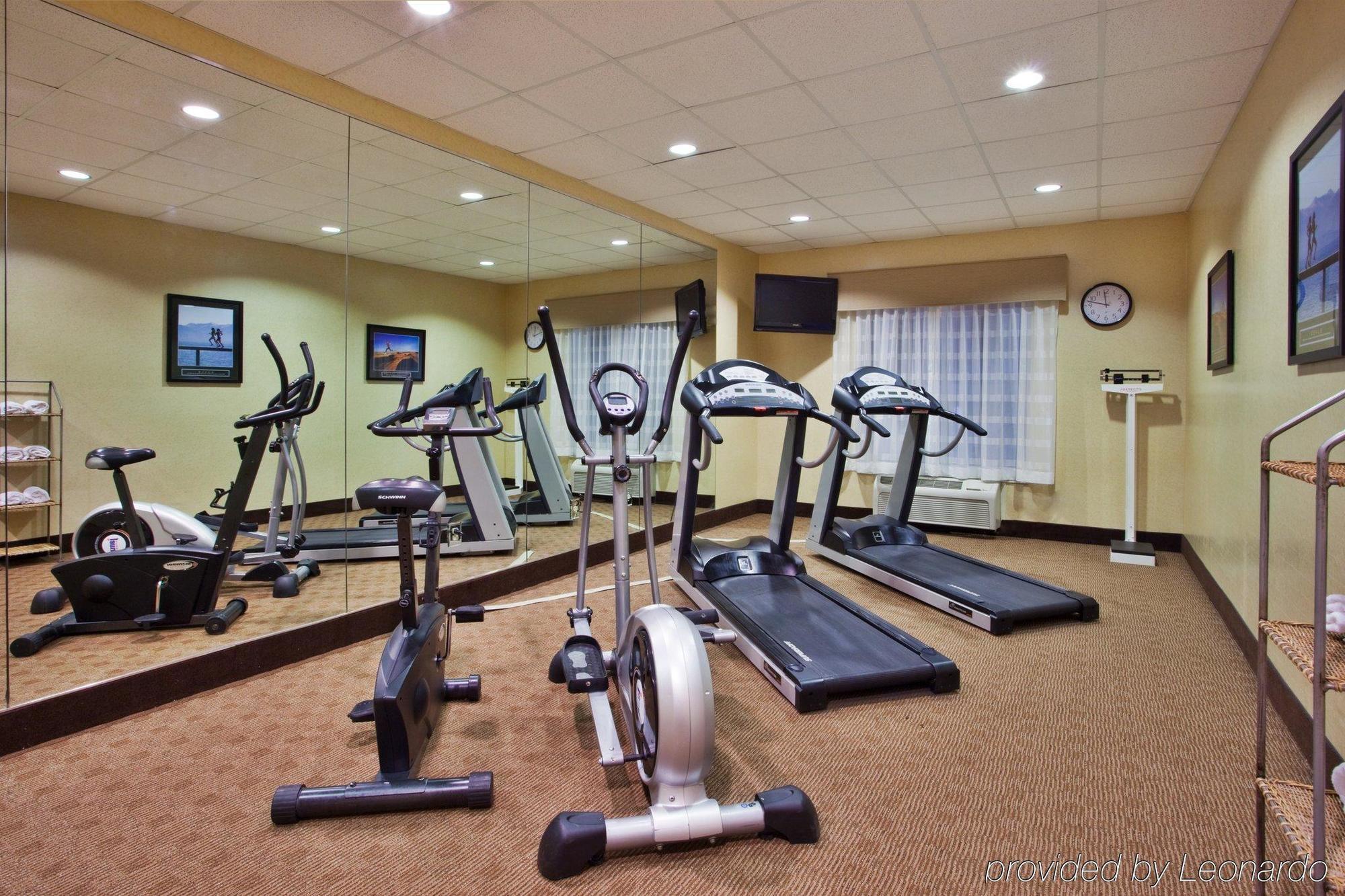 Holiday Inn Express Hotel & Suites Dublin By Ihg Buitenkant foto
