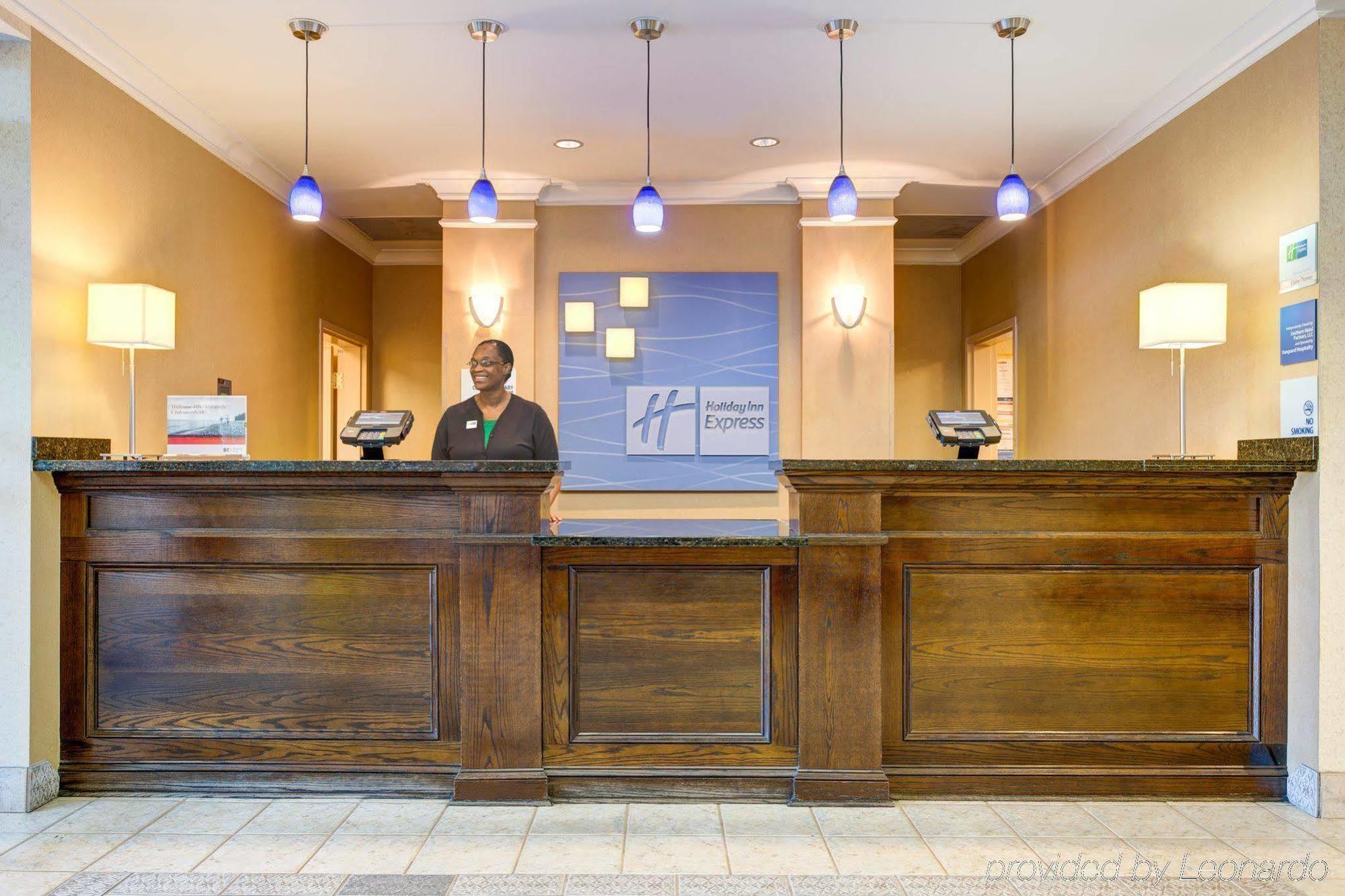 Holiday Inn Express Hotel & Suites Dublin By Ihg Buitenkant foto