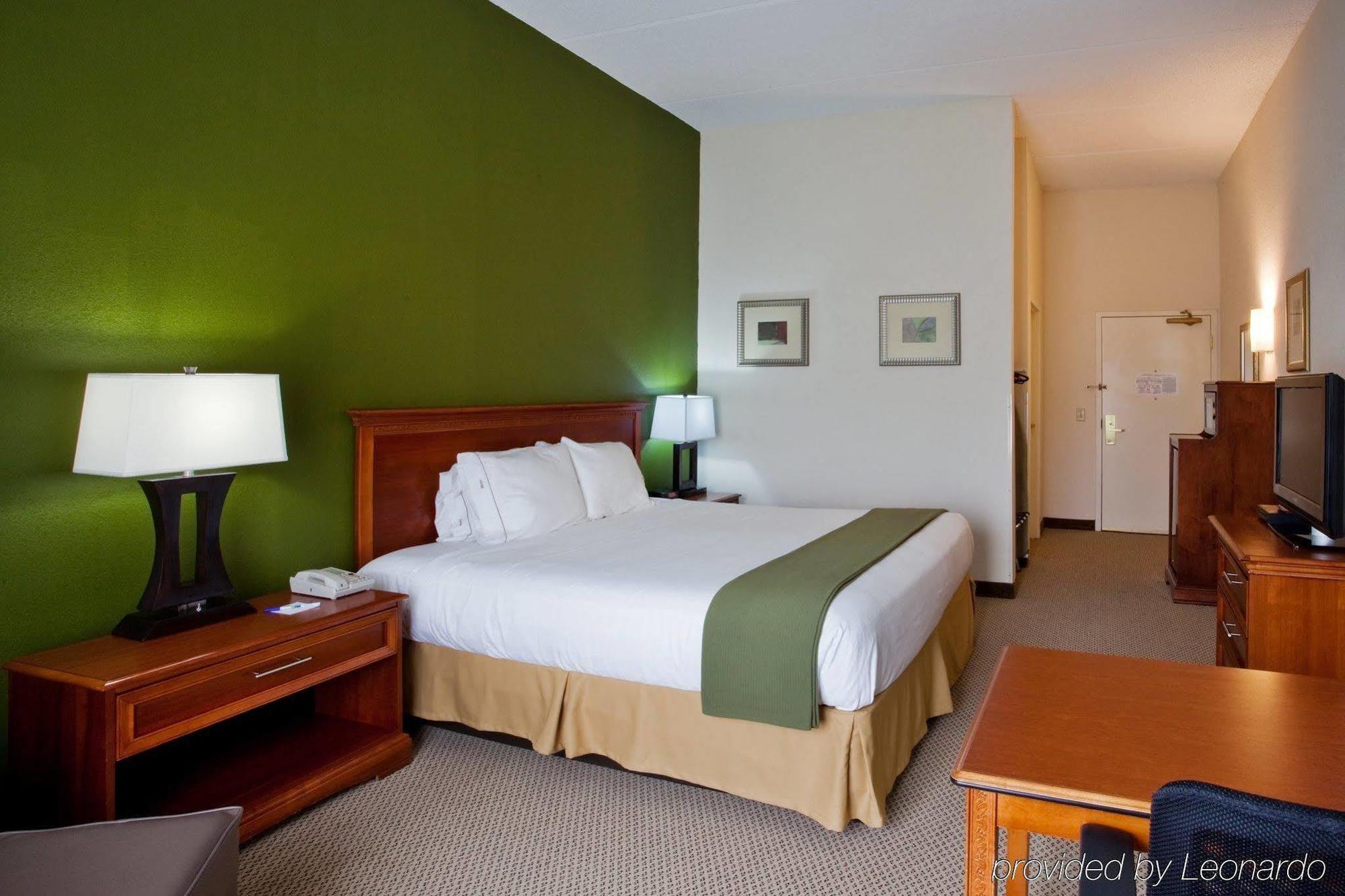 Holiday Inn Express Hotel & Suites Dublin By Ihg Buitenkant foto